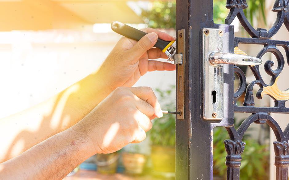ouverture de porte claquée serrurier Combs-la-Ville