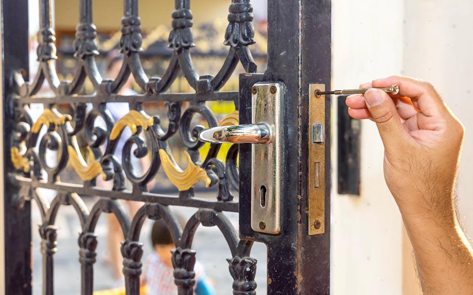 ouvrir une porte claquée Combs-la-Ville